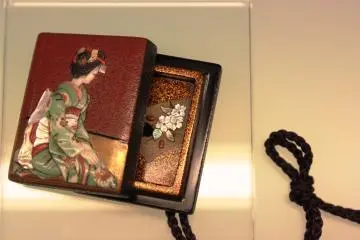 A Maiko on a Locket