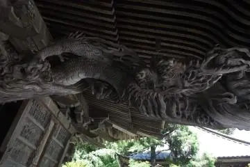 Don't annoy the dragon - it's holding the roof up!