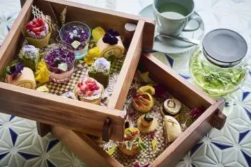 The stay includes a hydrangea afternoon tea (Photo: <a href="https://prtimes.jp/main/html/rd/p/000000009.000052278.html" target="_blank" rel="noreferrer noopener nofollow">PR Times</a>)