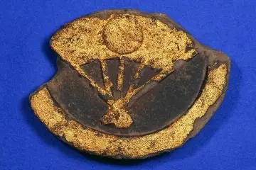 A gold leaf decorated item found at one excavation (Photo: <a href="https://prtimes.jp/main/html/rd/p/000000242.000038211.html" target="_blank" rel="noreferrer noopener nofollow">PR Times</a>)