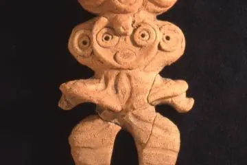 A clay figurine found from an archaeological dig (Photo: <a href="https://prtimes.jp/main/html/rd/p/000000242.000038211.html" target="_blank" rel="noreferrer noopener nofollow">PR Times</a>)