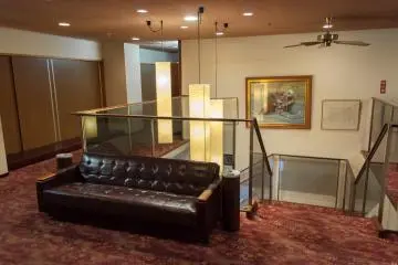<p>The decor shows its age with a warm brown palette</p>