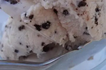 We ordered two desserts: ice cream mixed with Gouda cheese and cookies, and nice thick pudding. Heavenly.