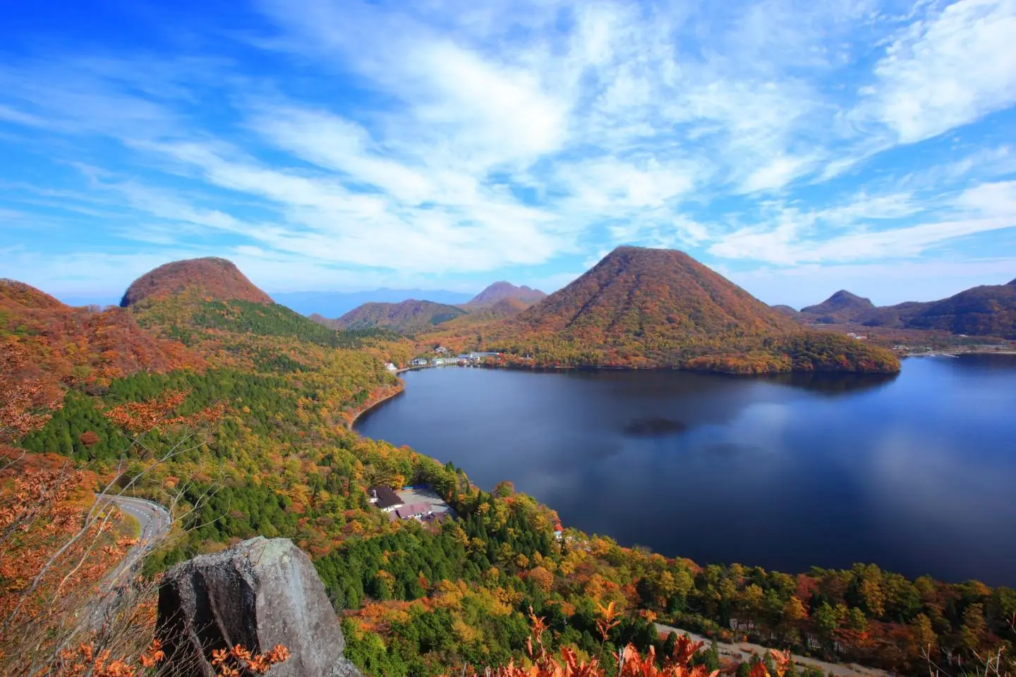 저작권:  Haruna Fuji on Lake Haruna – Norikazu / Shutterstock.com