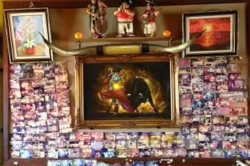 Casa de Tacos is an Okinawan style Mexican restaurant specializing in tacos, taco rice, burritos, nachos, and tostadas; burgers, pasta, fried rice and cheesesteak sandwiches are also on the menu