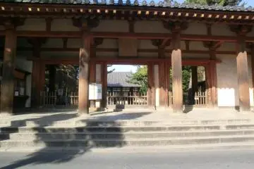 Entrance gate to Toshodaiji