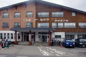 The border-straddling Shibu Toge Hotel