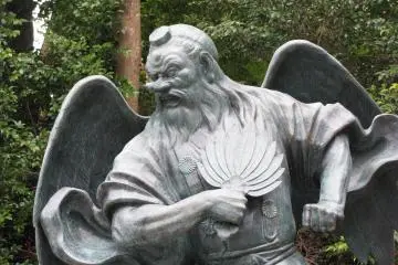 Tengu with a fan