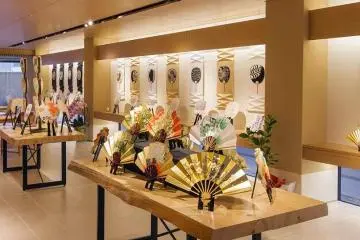 Komaruya store selling fans in Kyoto