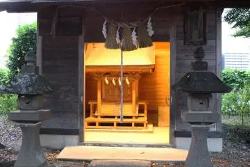 Night illumination of a shrine 
