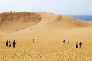 鸟取砂丘与海，奇幻又稀有的海边沙漠