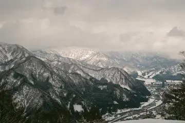 “穿過長長的隧道”，來到川端康成筆下的雪國--越後湯澤