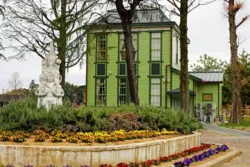 Some flowers by the beautiful atypical building