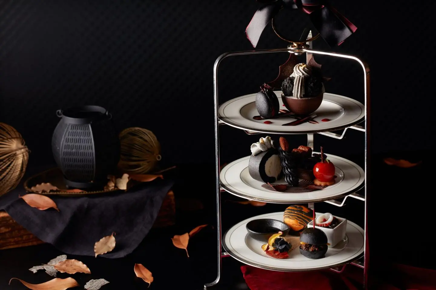 Grand Nikko Tokyo Daiba's afternoon tea takes on a black theme (Public Domain)