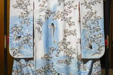 There will also be items like kimono and makeup tools with floral motifs on display