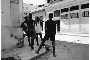 Tamaki Yura's photographic works cover four destinations in this exhibition: Paris, Havana, Nepal, and Osaka