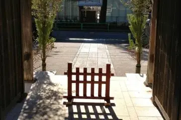 Entrance to Shokakuin Temple, Toshima-ku (near Nerima Station); the New Year pine and bamboo decorations cast a diffuse shadow beside that of the harsh right-angled "gate"