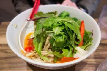 Soranoiro offers several different vegan-friendly ramen options (Photo: <a href="https://commons.wikimedia.org/wiki/File:Soranoiro_ramen2.jpg" target="_blank" rel="noreferrer noopener nofollow">Kent Wang</a> / <a href="https://creativecommons.org/licenses/by-sa/2.0/" target="_blank" rel="noreferrer noopener nofollow">CC BY-SA 2.0</a>)