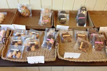<p>Pont Cookie's products are exclusively sold in small packages unless making a special order</p>
