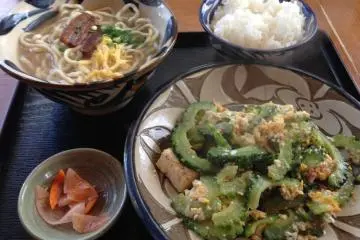 <p>Goya chanpuru and Okinawan soba set with rice</p>