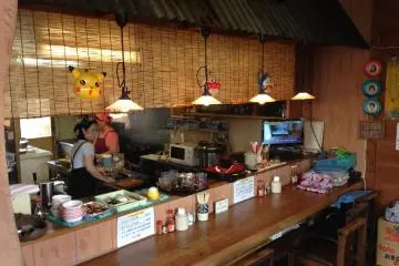 <p>The kitchen is within in full view of the bar seating</p>