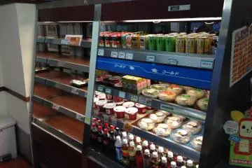 <p>There is a large variety of beverages available to go with any freshly made meal; during the day Hotto Motto also has some pre-prepared meals in its lobby reefer for those in an extreme rush to get a meal</p>