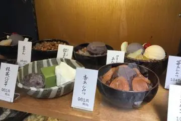 Classic Japanese sweets, on the left, the famous Matcha Bavarian C