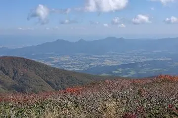 Three mountain peaks, l to r Mt Akabayashi, Mt Nanshou, Mt Azuane