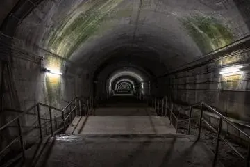 Peering down into the depths of Doai Station