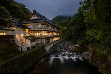 Takaragawa Onsen Osenkaku in the early evening