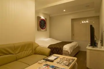 <p>All rooms feature a table and leather sofa</p>