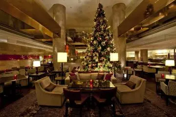 The 7 meter high Christmas tree really adds to the festive atmosphere