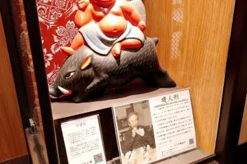 Various locations among the restaurant areas on the third floor feature traditional handicrafts displays--art and advertisement for the souvenir shops!