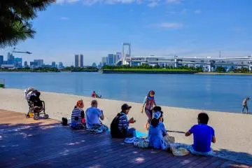 Odaiba Marine Park is packed on weekends. It's a great place to enjoy lunch with a different view