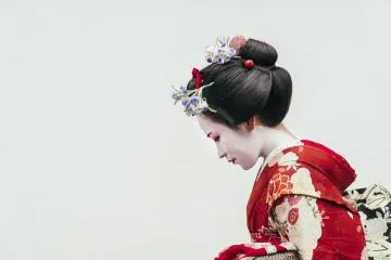 Elegance of a maiko (Photo: Juri Pozzi / Shutterstock.com)