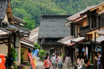 The town is very quiet. This was the busiest scene of the entire day.