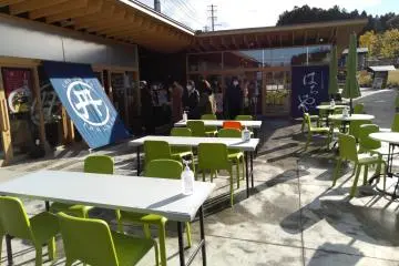 Outdoor dining area in the center of the facility