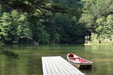 배는 이 연못에서 제사를 지내는데 사용