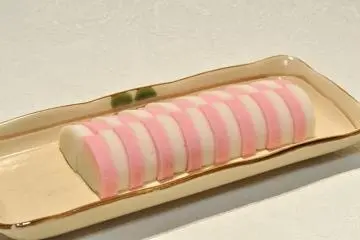 Kamaboko arranged colorfully.