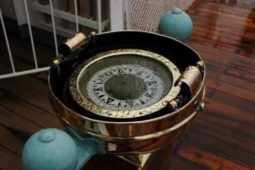 Nippon Maru, Ship's deck compass in the rain