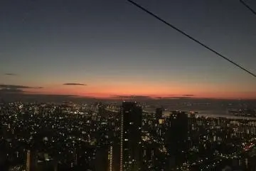 About half an hour before sunrise (6.30am) on the ropeway leading to the gardens