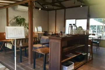 Whether it's a meeting table, couch or bench, you'll find the perfect seat.
