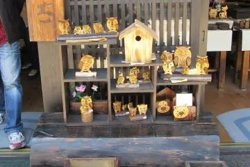 Wood products shop in Narai