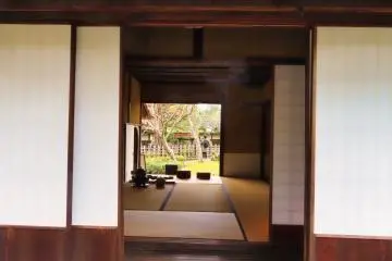 Inside Rinkaku tea cottage