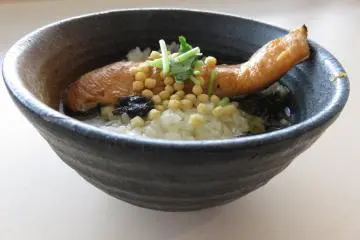 Grilled salmon with green tea and rice pops make for an appetizing breakfast