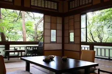 Have a comfortable stay at the Kashotei buliding with picturesque views of the pine tree forest