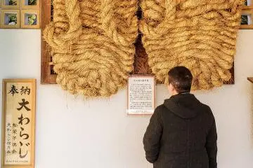 Straw sandals for the Buddha