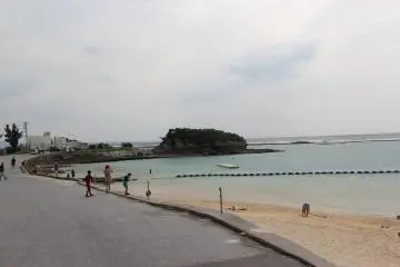 <p>Deeper waters can be found at the southern end of the beach</p>