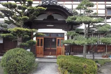 Immaculately tended grounds