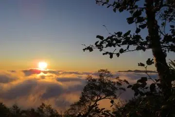 Sunrise over the Unkai, a sea of clouds
